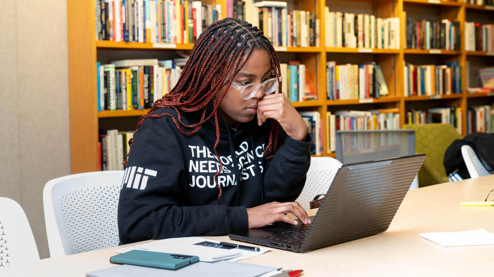 Journalism student in library at HBCU Science Journalism Fellowship