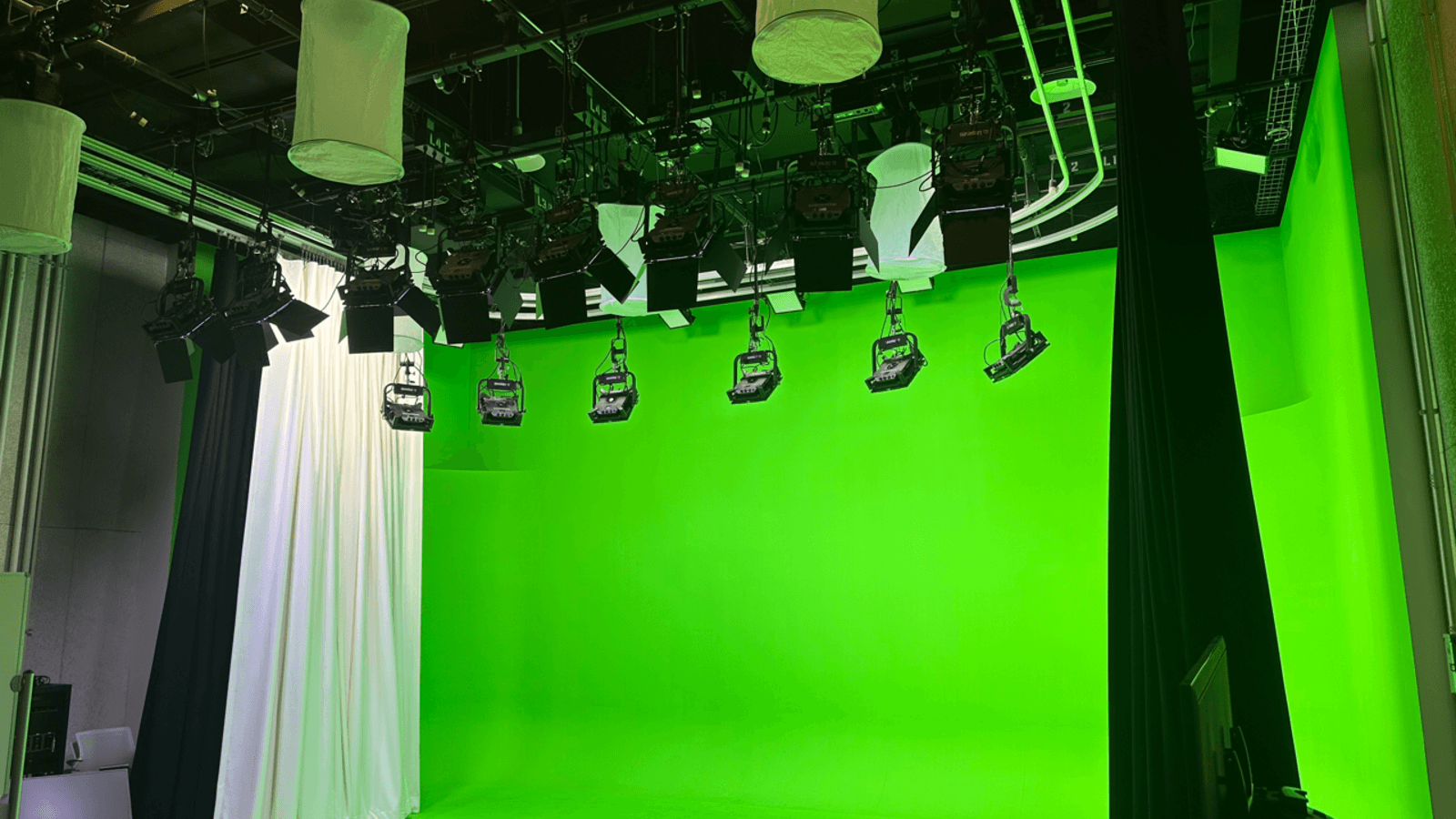 Studio B - Green Screen Empty