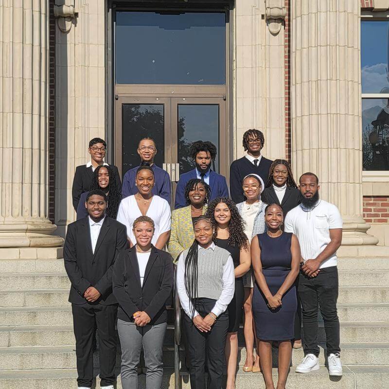 Annenberg Honors Program students group photo standing in front of 525 building