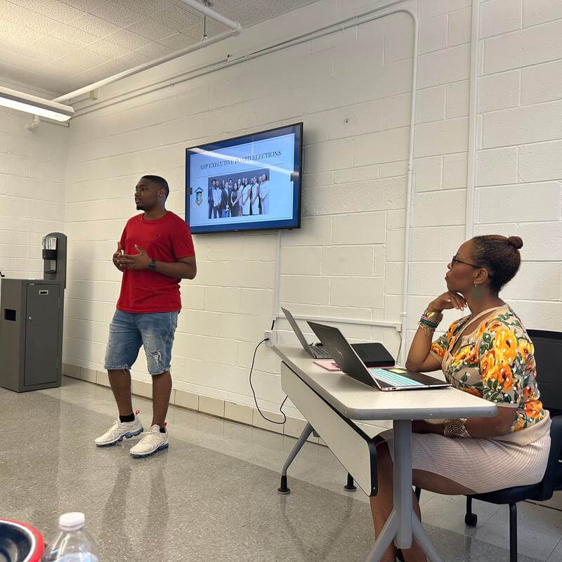 Annenberg Honors Programs HU student gives a presentation